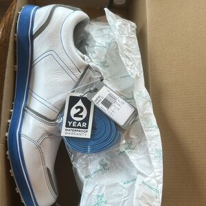 New in box . Ashworth Golf shoes for men